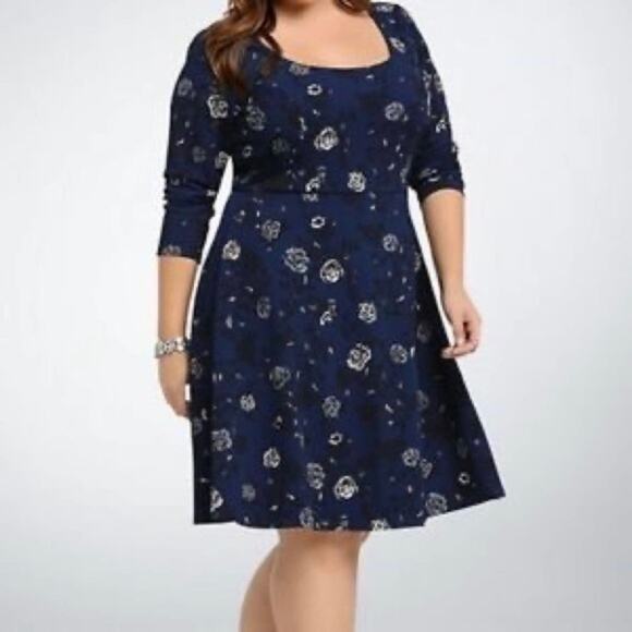 Torrid Blue Floral 3/4 Sleeve Skater Dress Sz.2 - Picture 2 of 15